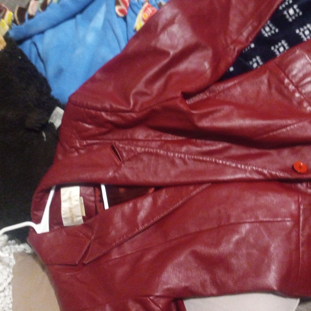 Vintage 100% Leather jacket, a little bit of wear but very good condition.